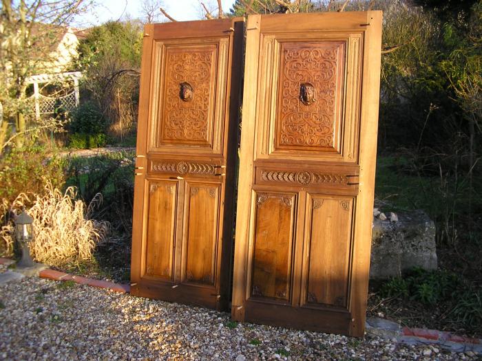 Porte d'intérieur en noyer style renaissance